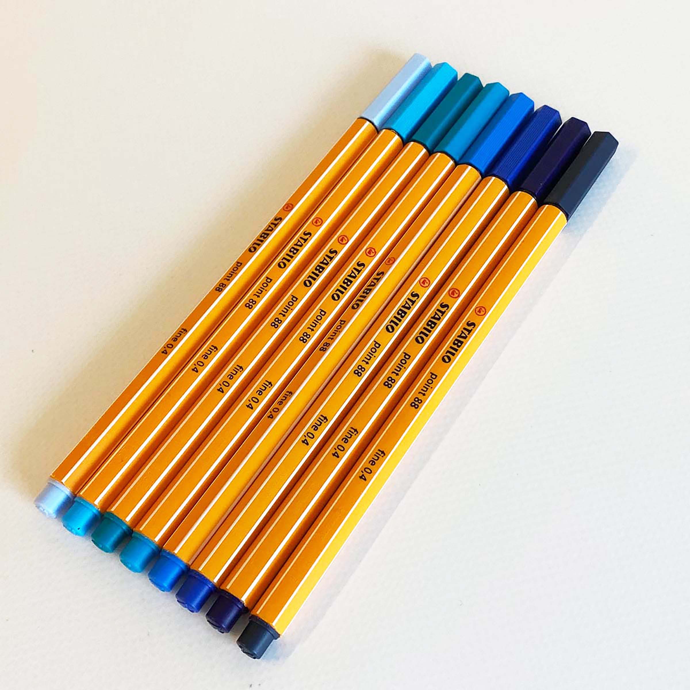 Stylo feutre Bleu point 88 fine 0.4 STABILO Réf : 88/41 - Nova Bureau